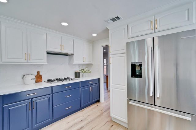 22136 Dean Court, Cupertino, CA 95014