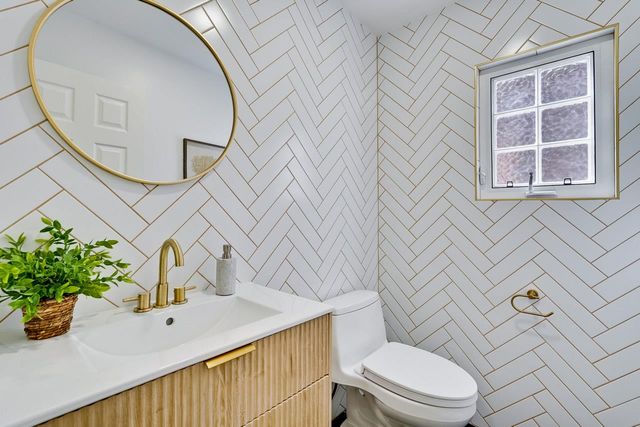 22136 Dean Court, Cupertino, CA 95014