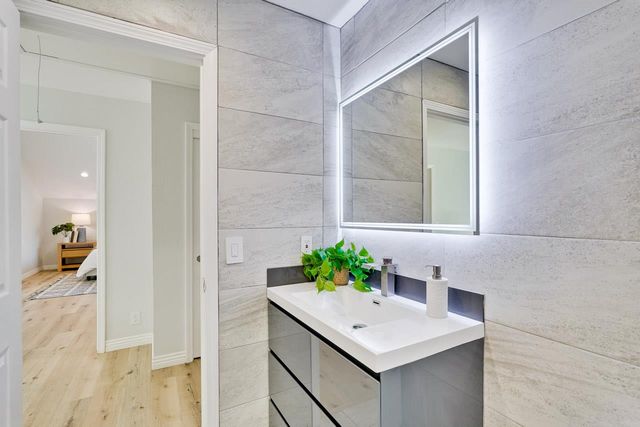 22136 Dean Court, Cupertino, CA 95014