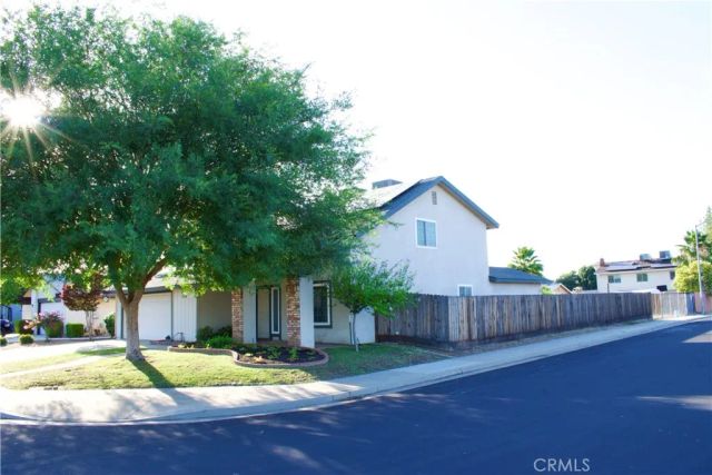 1583 Celeste, Clovis, CA 93611