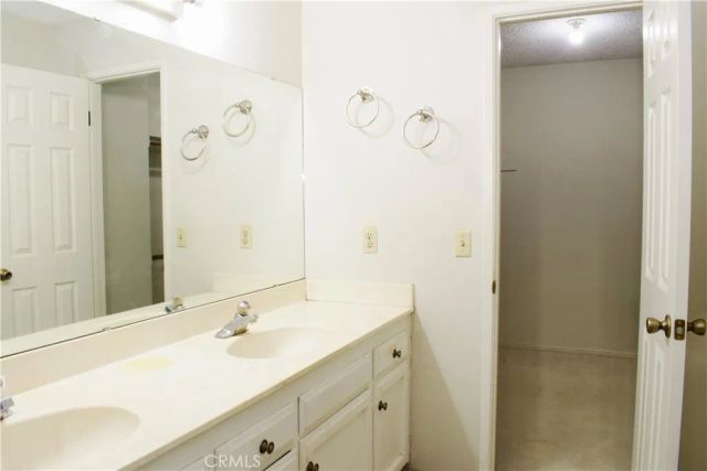 1583 Celeste, Clovis, CA 93611