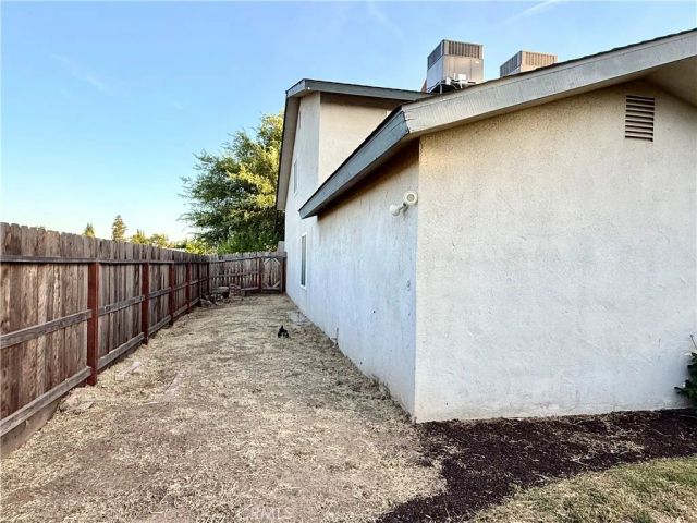 1583 Celeste, Clovis, CA 93611