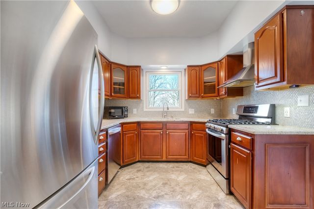 924 E Schaaf Road, Brooklyn Heights, OH 44131
