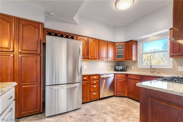 924 E Schaaf Road, Brooklyn Heights, OH 44131