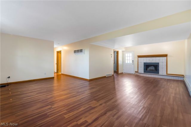 924 E Schaaf Road, Brooklyn Heights, OH 44131