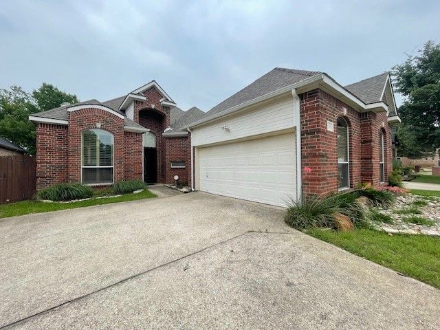 408 Hideaway Court, Euless, TX 76039