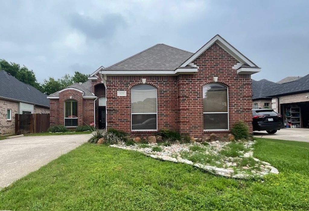 408 Hideaway Court, Euless, TX 76039