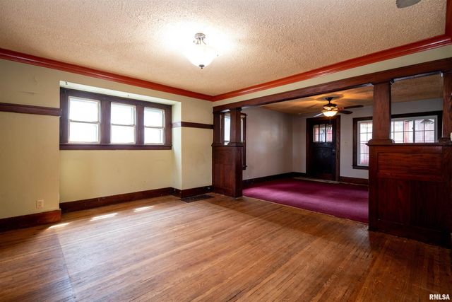 2123 W KELLOGG Avenue, West Peoria, IL 61604