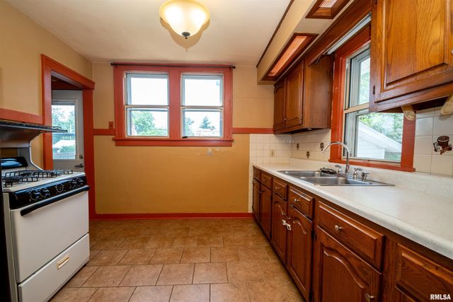 2123 W KELLOGG Avenue, West Peoria, IL 61604