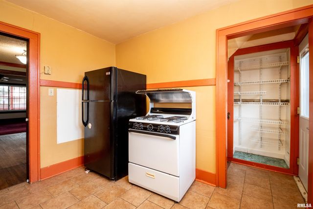 2123 W KELLOGG Avenue, West Peoria, IL 61604
