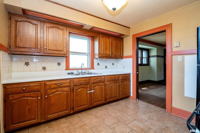 2123 W KELLOGG Avenue, West Peoria, IL 61604