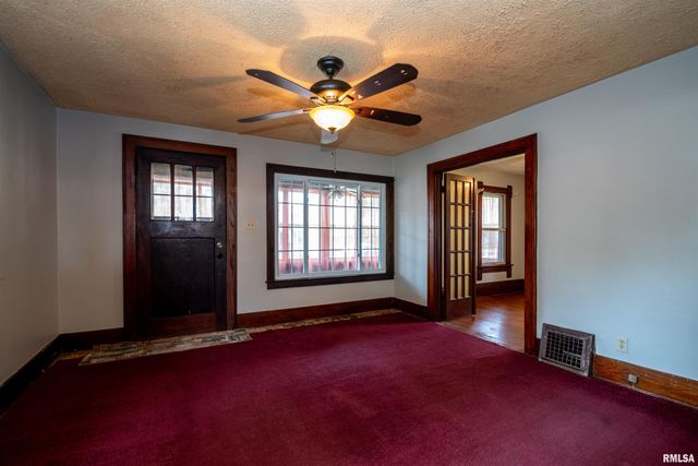 2123 W KELLOGG Avenue, West Peoria, IL 61604