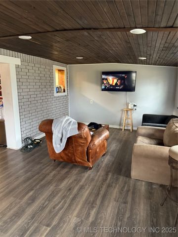 31 Suburban Lane, Inola, OK 74036