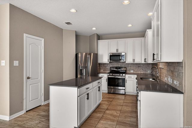 6661 Bowie Cove, Cibolo, TX 78108