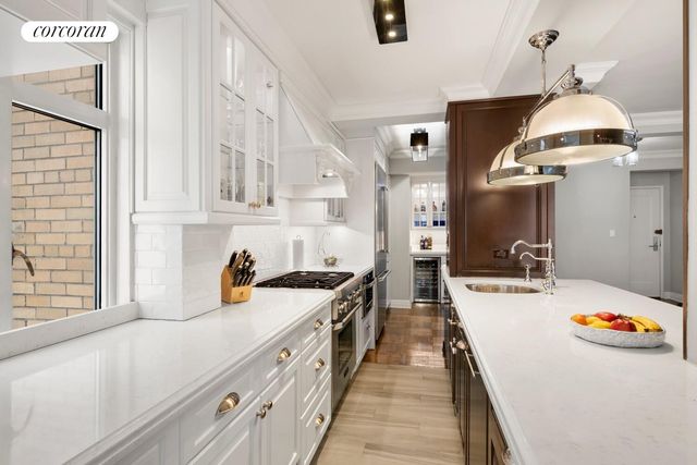 65 E 76TH Street 2AE, New York City, NY 10021