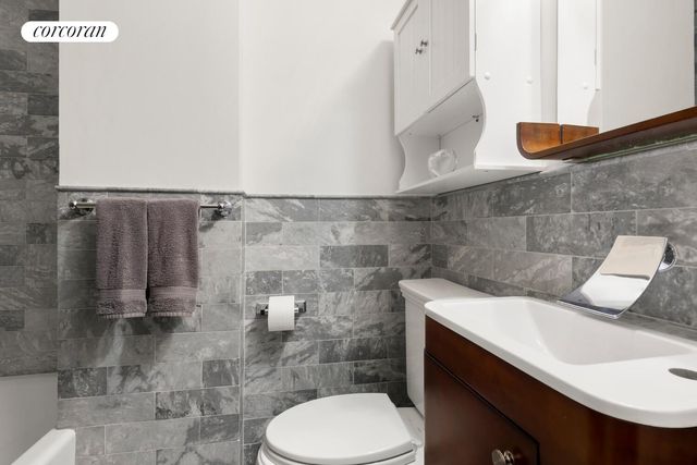 65 E 76TH Street 2AE, New York City, NY 10021