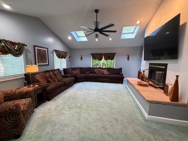 1 Burris Way, Randolph, MA 02368