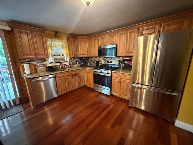 1 Burris Way, Randolph, MA 02368