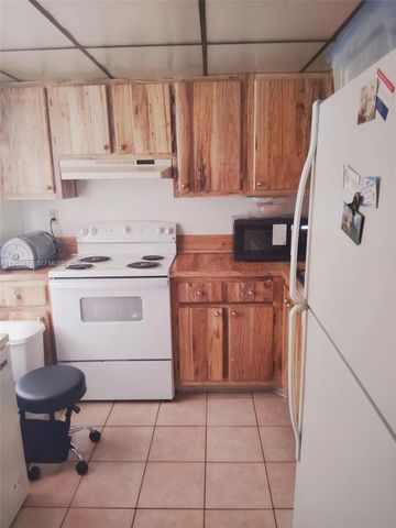 3121 NW 47th Terrace 411, Lauderdale Lakes, FL 33319