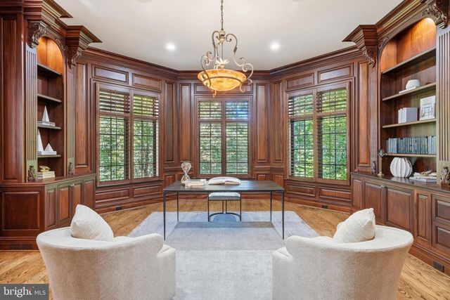 1239 DALEVIEW DR, Mclean, VA 22102