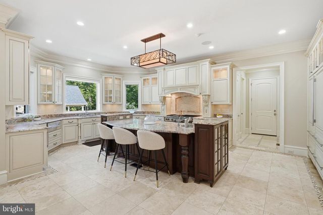 1239 DALEVIEW DR, Mclean, VA 22102