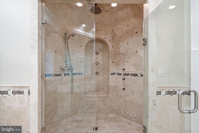 1239 DALEVIEW DR, Mclean, VA 22102