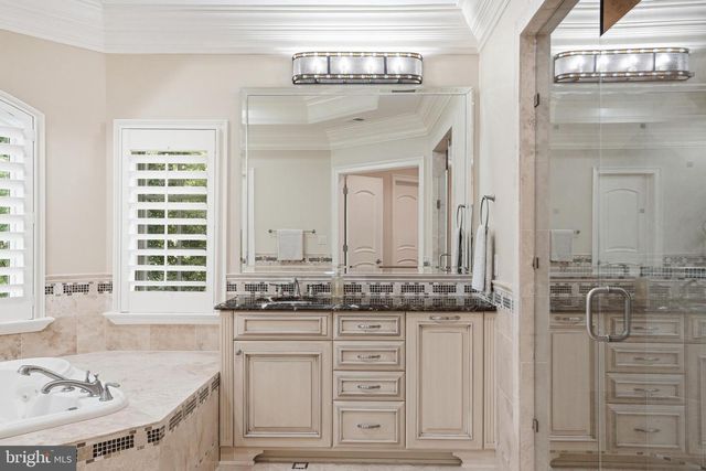 1239 DALEVIEW DR, Mclean, VA 22102
