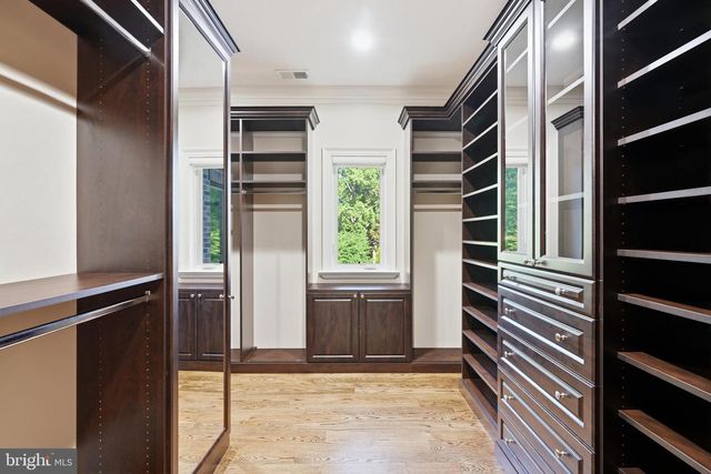 1239 DALEVIEW DR, Mclean, VA 22102