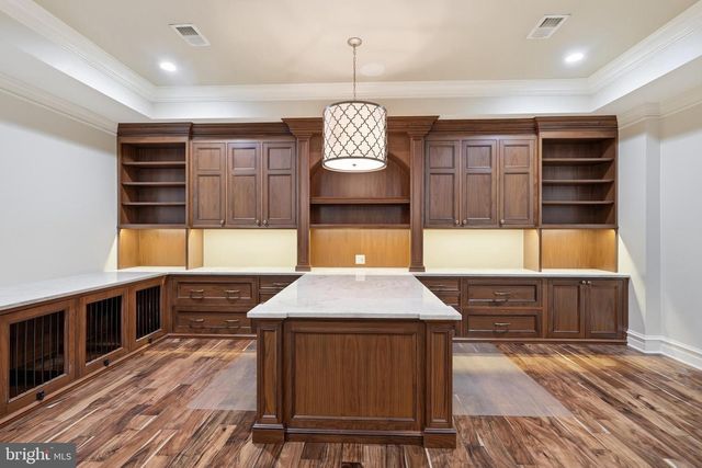 1239 DALEVIEW DR, Mclean, VA 22102