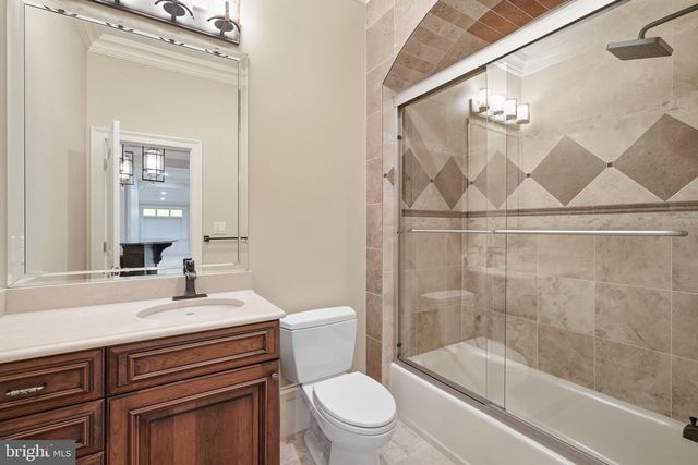 1239 DALEVIEW DR, Mclean, VA 22102