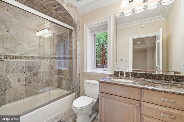 1239 DALEVIEW DR, Mclean, VA 22102