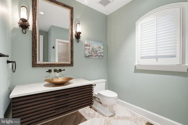 1239 DALEVIEW DR, Mclean, VA 22102
