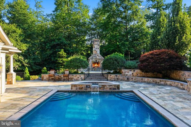 1239 DALEVIEW DR, Mclean, VA 22102