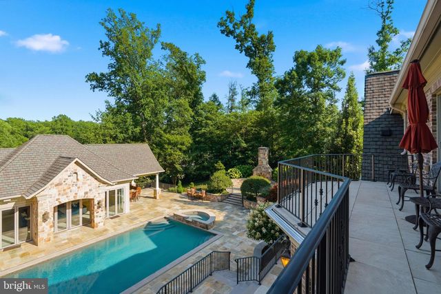 1239 DALEVIEW DR, Mclean, VA 22102