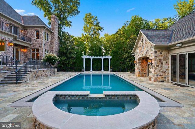 1239 DALEVIEW DR, Mclean, VA 22102