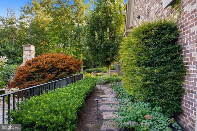 1239 DALEVIEW DR, Mclean, VA 22102