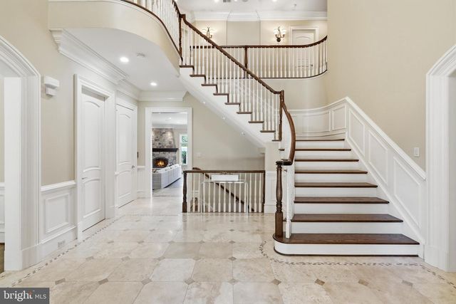 1239 DALEVIEW DR, Mclean, VA 22102