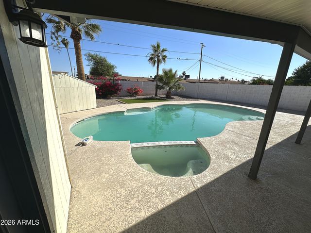 1919 W VOLTAIRE Avenue, Phoenix, AZ 85029