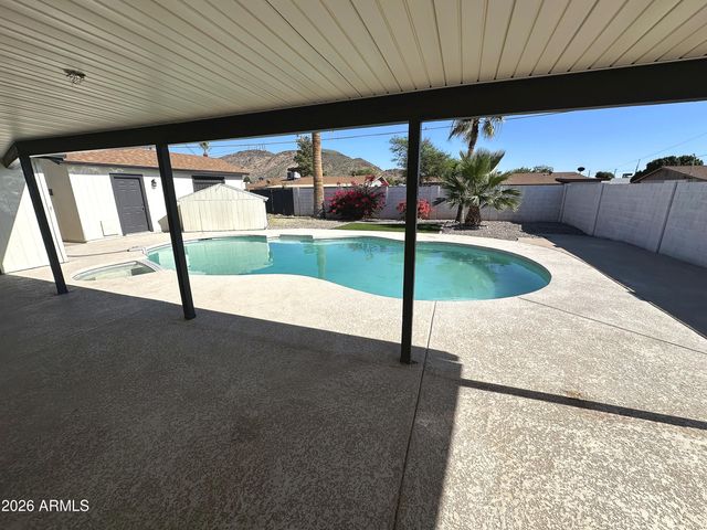 1919 W VOLTAIRE Avenue, Phoenix, AZ 85029