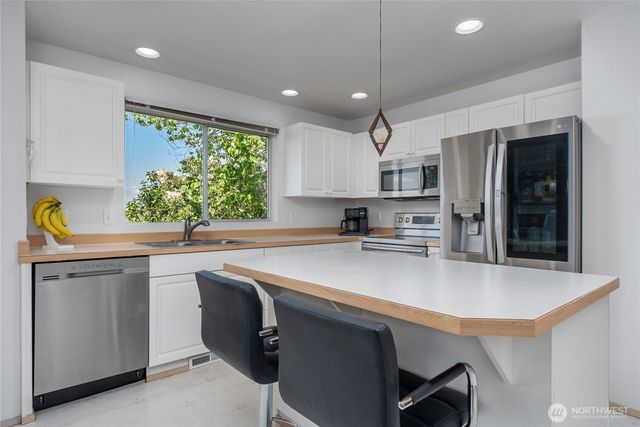 3808 47th Avenue NE, Tacoma, WA 98422