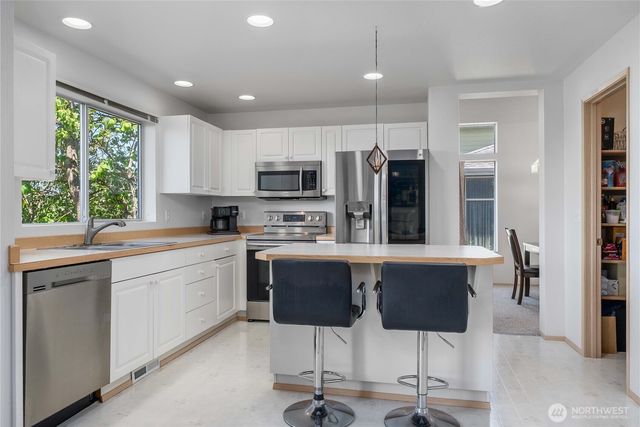 3808 47th Avenue NE, Tacoma, WA 98422