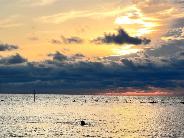 10748 W Pine Bark Lane, Crystal River, FL 34429