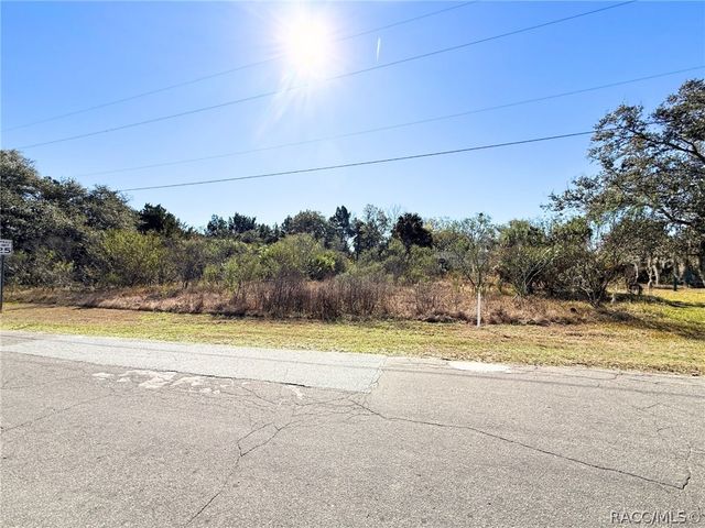 10748 W Pine Bark Lane, Crystal River, FL 34429