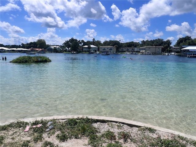 10748 W Pine Bark Lane, Crystal River, FL 34429