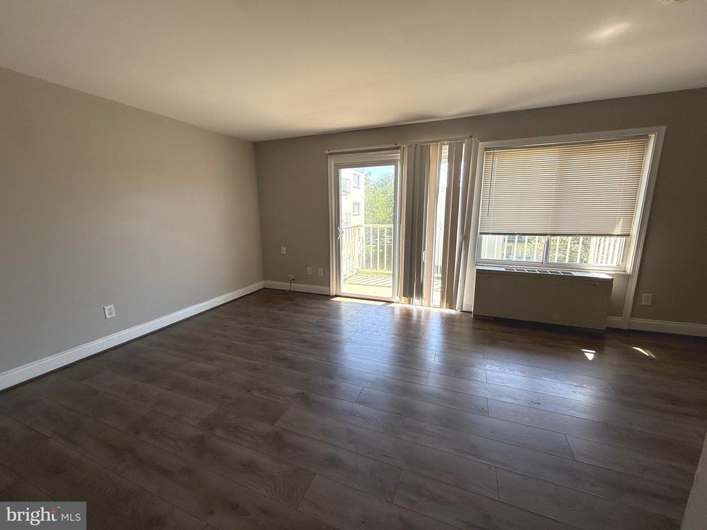 Image 2 of property listing at 1005 CHILLUM RD #301, Hyattsville, MD 20782
