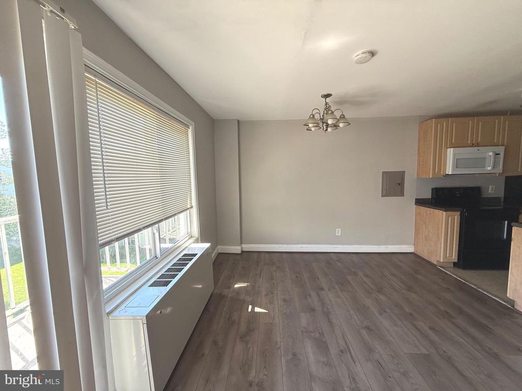 Image 3 of property listing at 1005 CHILLUM RD #301, Hyattsville, MD 20782