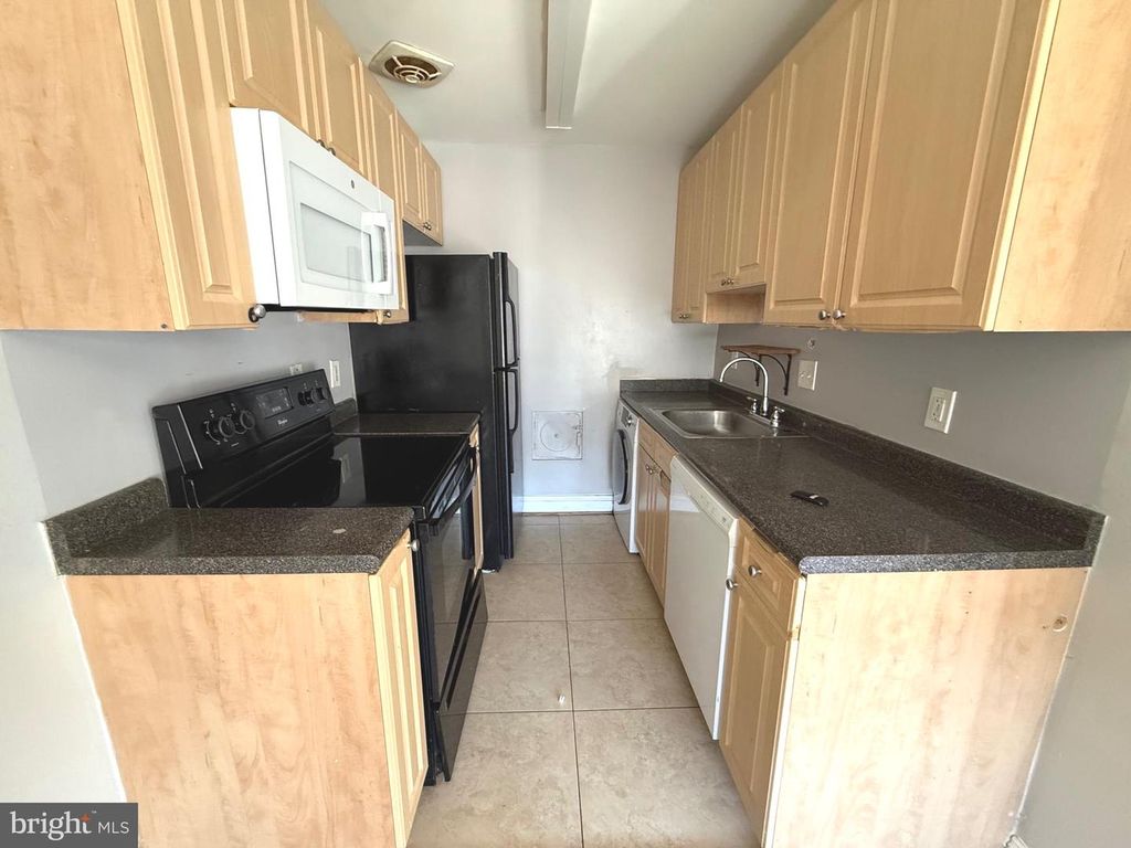Image 4 of property listing at 1005 CHILLUM RD #301, Hyattsville, MD 20782