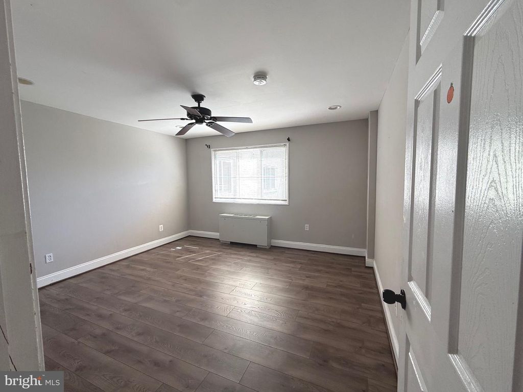 Image 5 of property listing at 1005 CHILLUM RD #301, Hyattsville, MD 20782