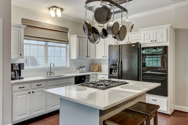 5893 Woodlands Ave, Nashville, TN 37211