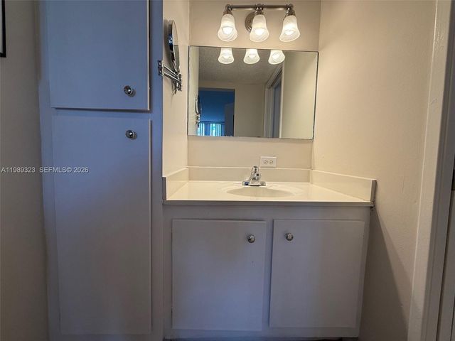 17011 N Bay Rd 1007, Sunny Isles Beach, FL 33160